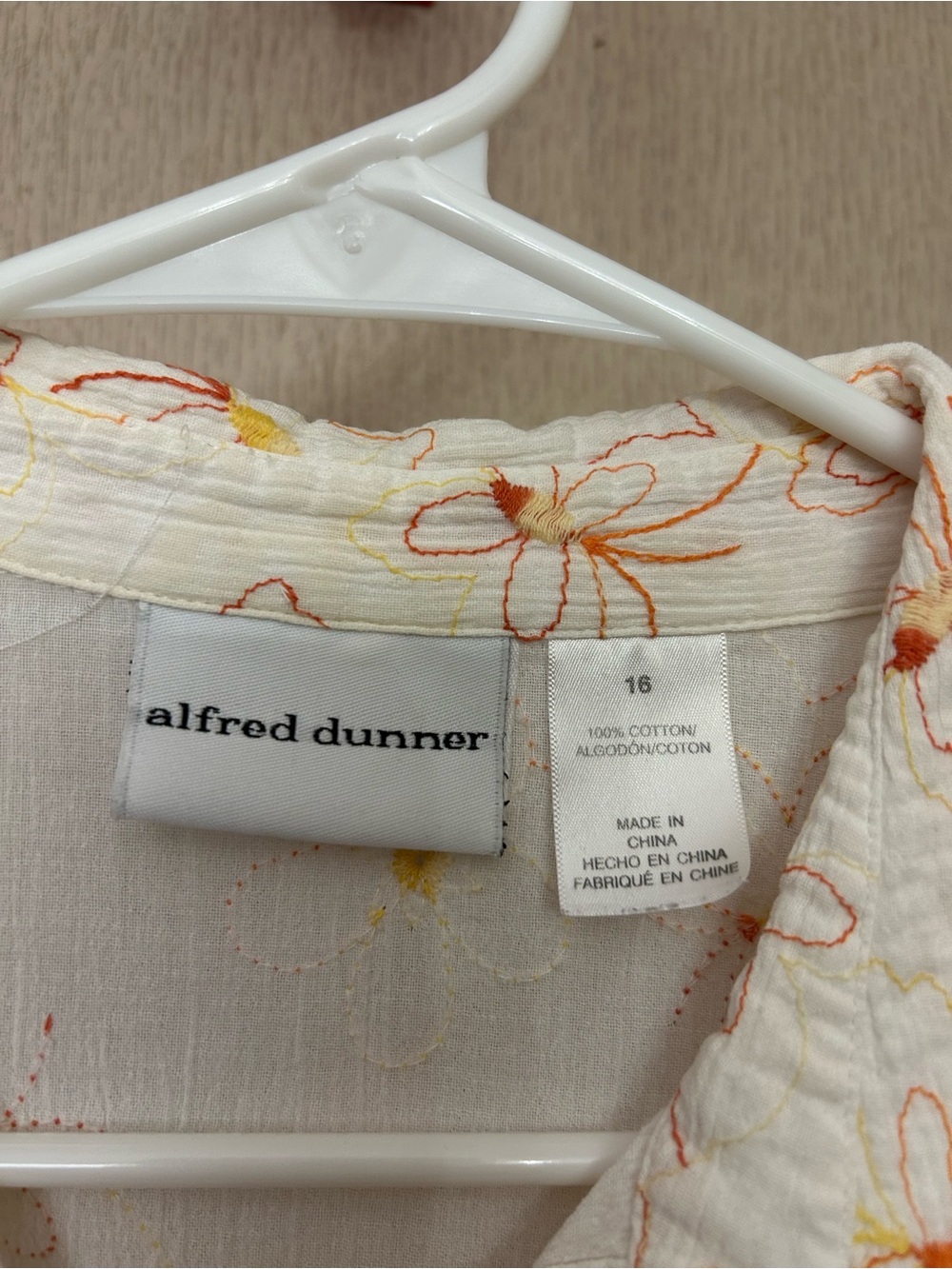 Alfred Dunner - Butterfly Embroidered Button Down Blouse - Size 16 - Picture 4 of 4